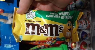 M&M dragees with peanuts and milk chocolate